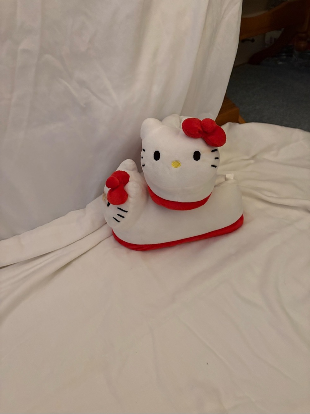 Sanrio Hello Kitty Plush Slippers in White and Red